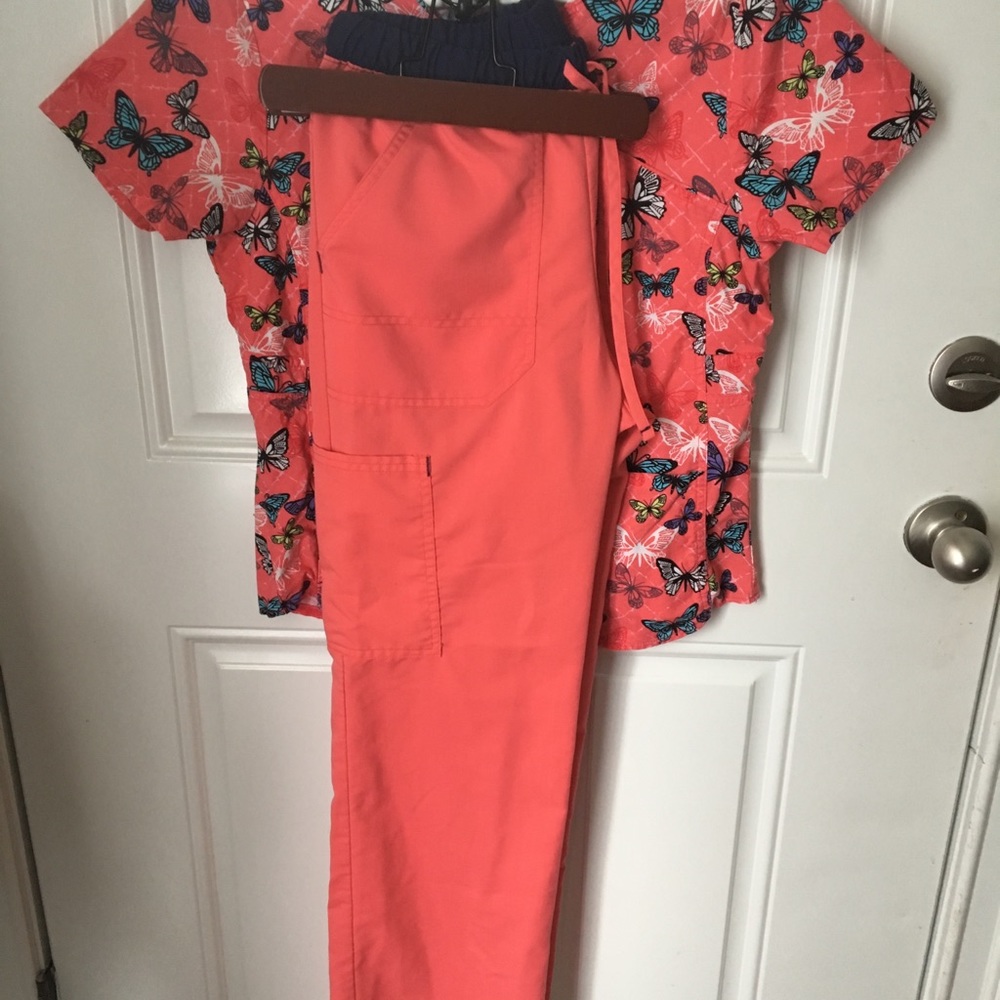 Scrub set